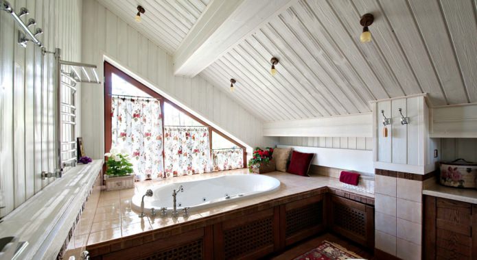 bagno mansardato con finestra
