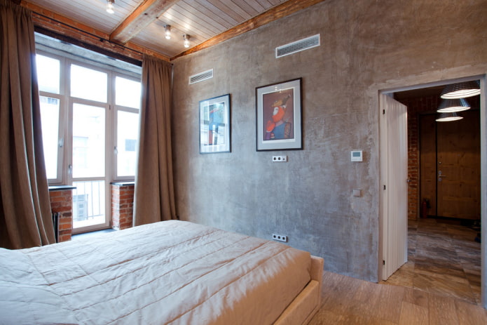 tende a stuoia in una camera da letto in stile loft