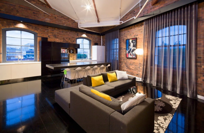 tende in organza in un interno in stile loft