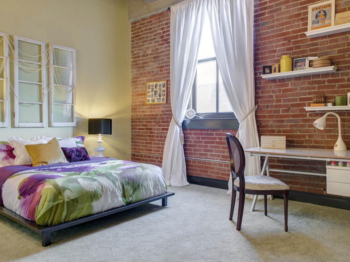 tende con grabback in camera da letto in stile loft