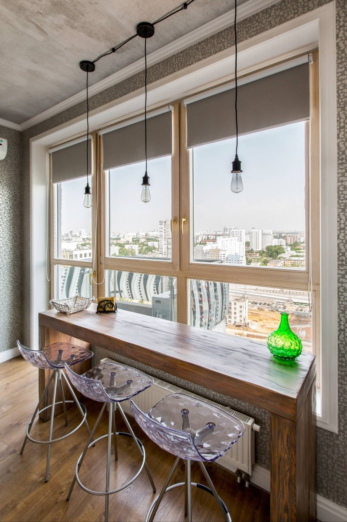 Tende a rullo in una cucina in stile loft
