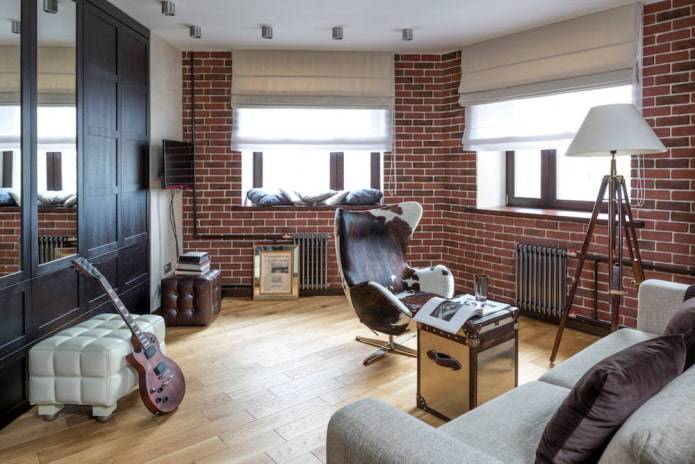 Tende a pacchetto nel soggiorno in stile loft