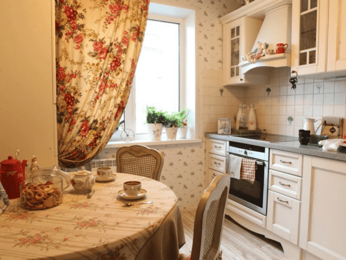 tende in cucina in stile provenzale