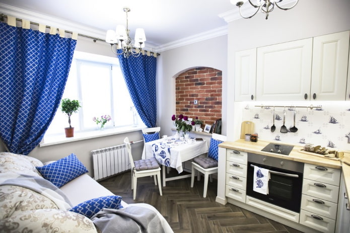 tende blu in cucina in stile provenzale