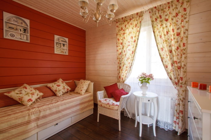 tulle con tende in camera da letto in stile provenzale