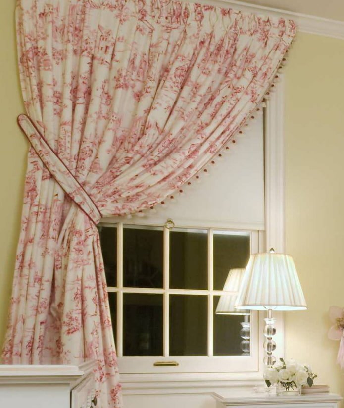 tenda con frange in stile provenzale
