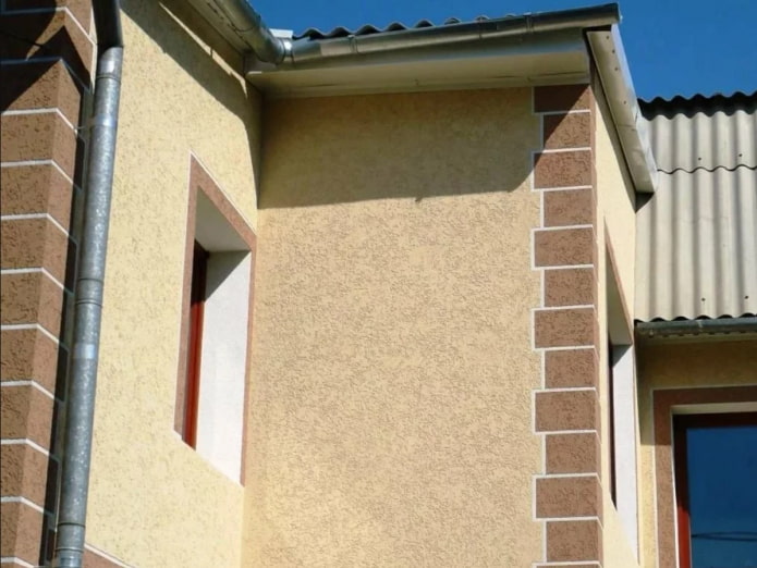 finitura esterna della casa con intonaco