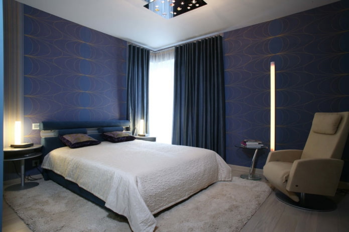carta da parati blu in camera da letto
