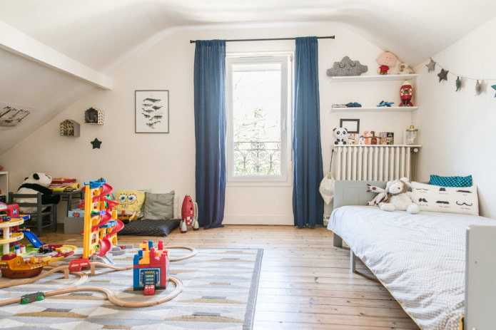 tende blu nella cameretta dei bambini