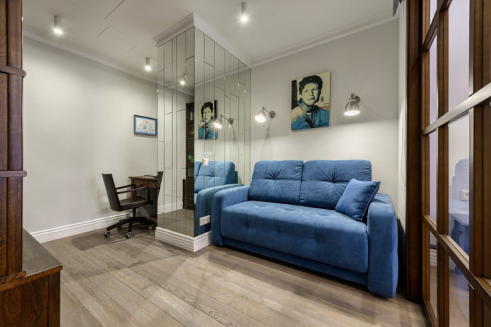 colori del divano blu all'interno dell'ufficio