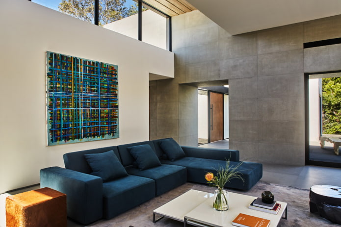 divano modulare blu all'interno