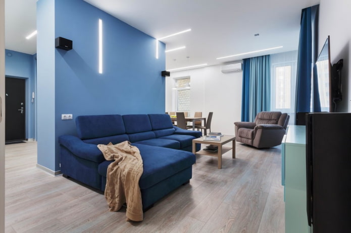divano blu in stile moderno