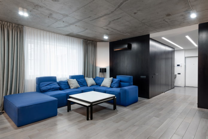 divano modulare blu all'interno