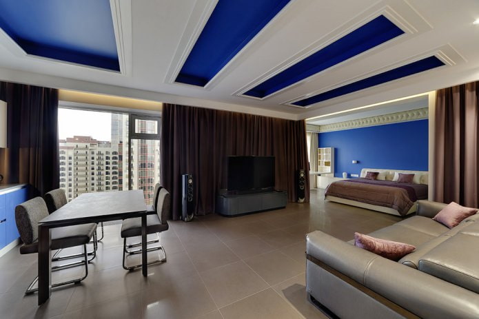 Soffitto bianco e blu