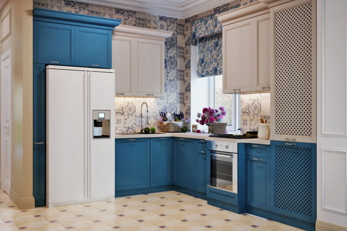 interno della cucina nei toni del beige e del blu