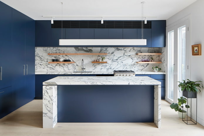 decorazione della cucina nei toni del blu