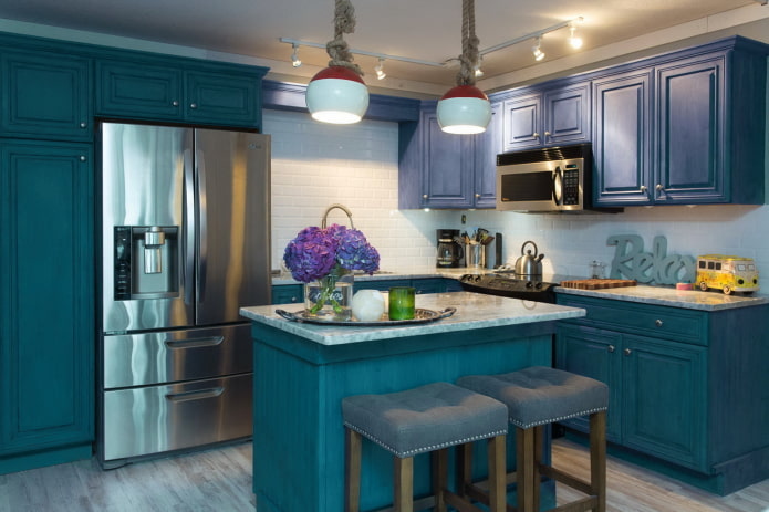 interno della cucina nei toni del blu