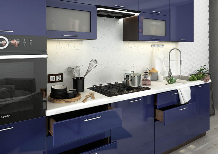 interno cucina nei toni del blu