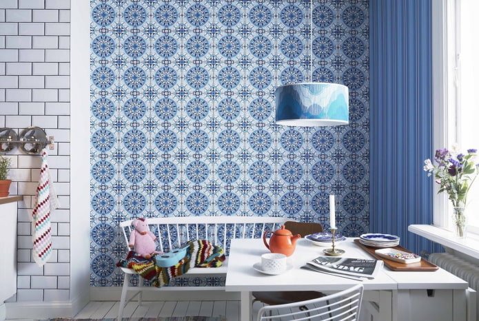 carta da parati per l'interno della cucina nei toni del blu