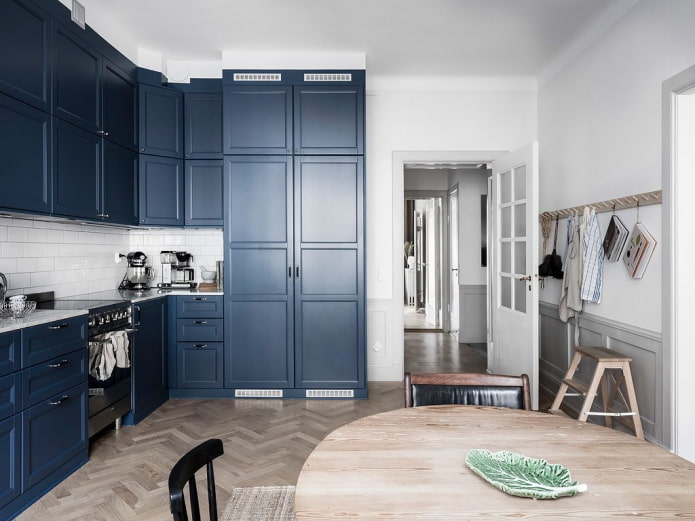 cucina nei toni del blu in stile scandinavo