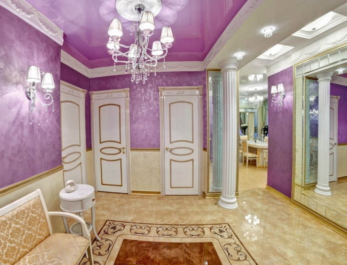 soffitto viola nell'interno del corridoio