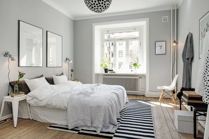 Interni di una camera da letto scandinava in colori chiari