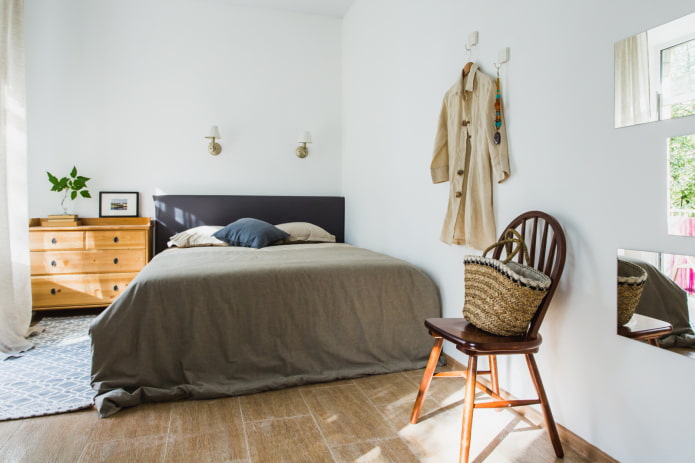 comodino in legno