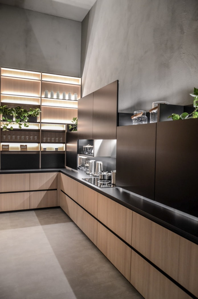 ampio piano di lavoro in cucina