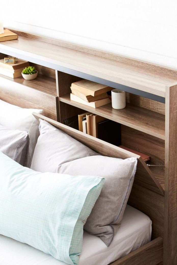 Spazio di contenimento nascosto nel letto