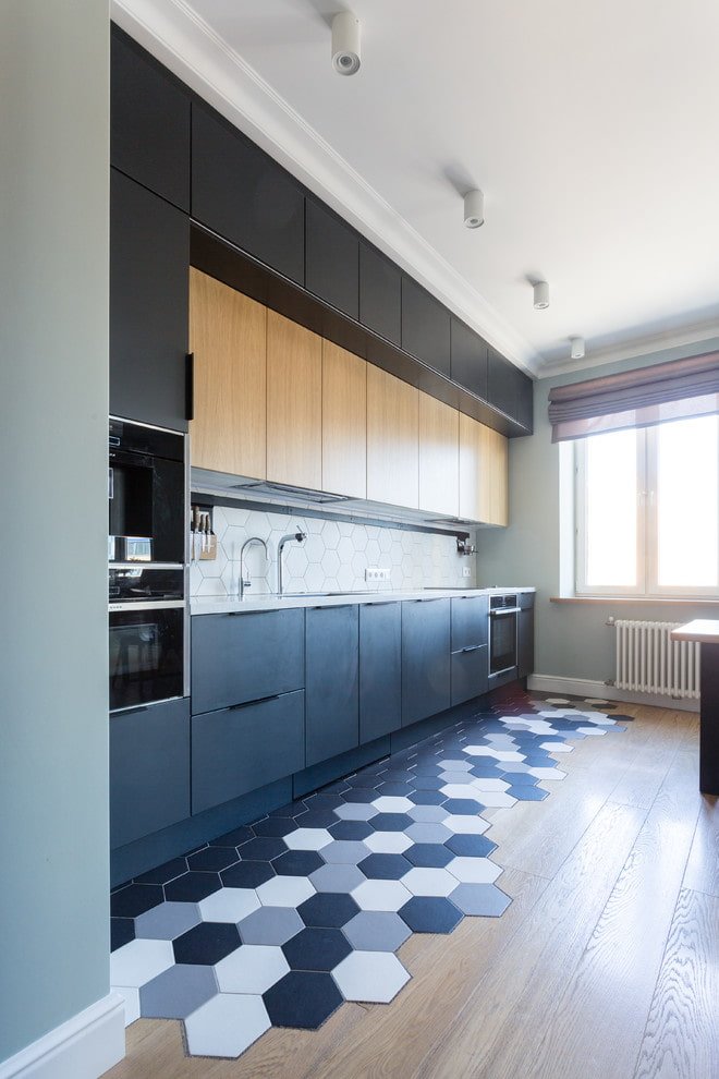 piastrelle e laminato in cucina