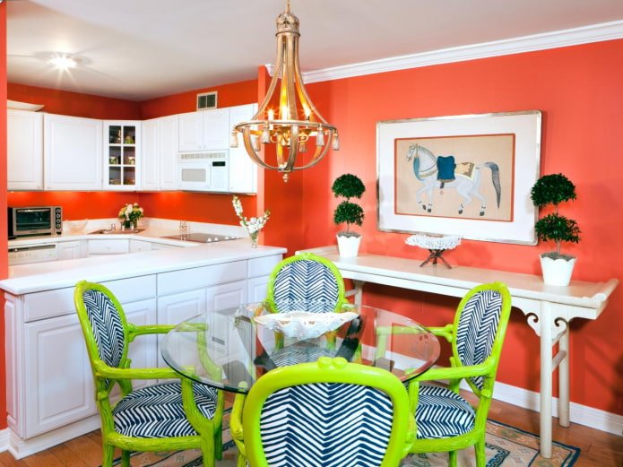 rosso e verde chiaro all'interno