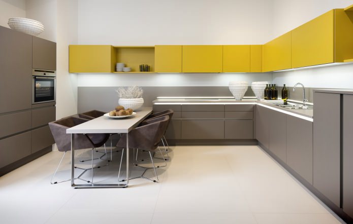 sedia-poltrona nell'interno della cucina
