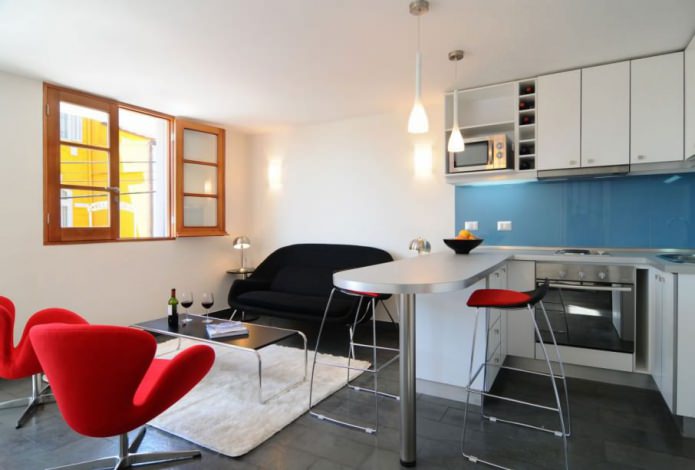 Dividere la cucina e il soggiorno con un bancone bar