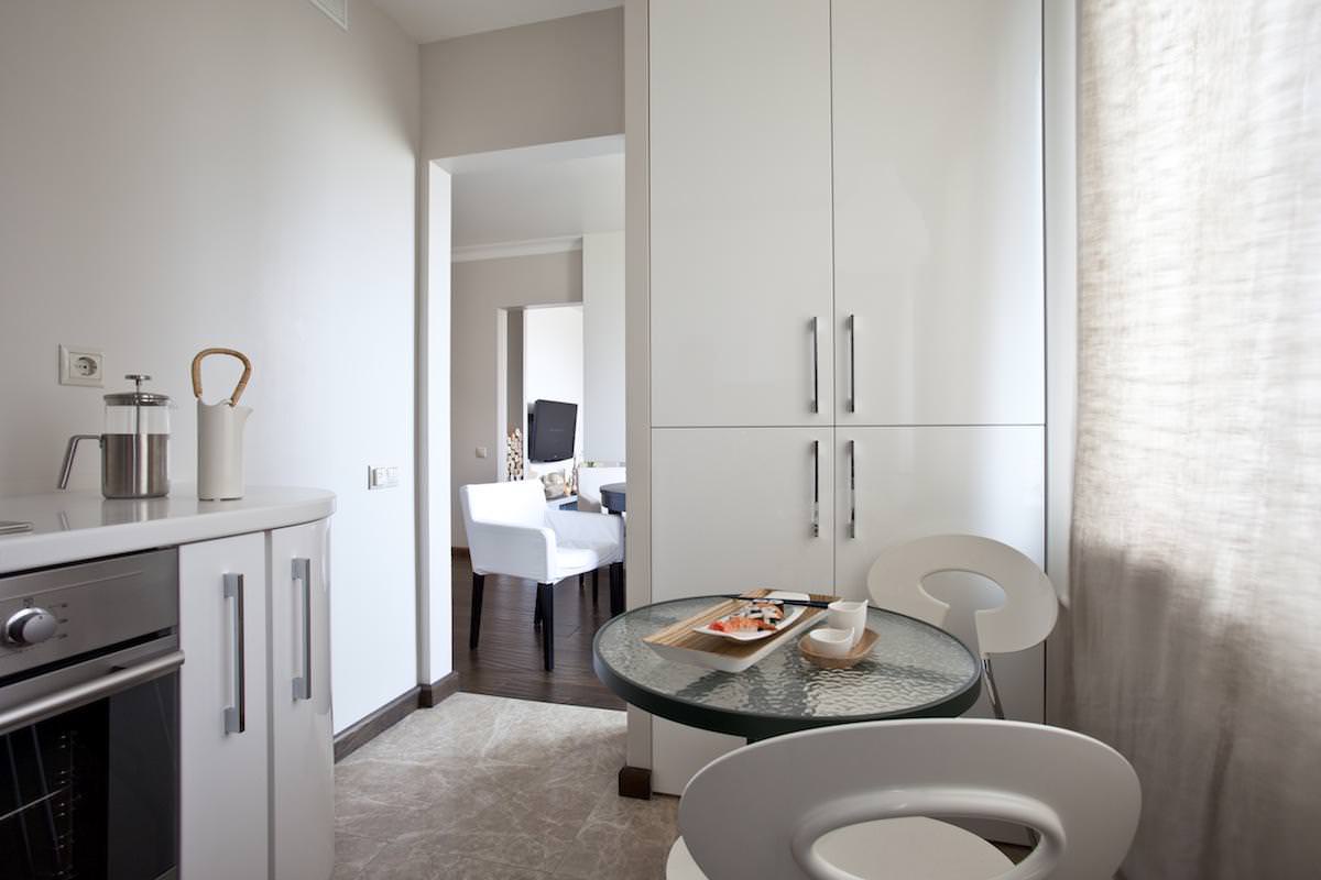 cucina con tavolino
