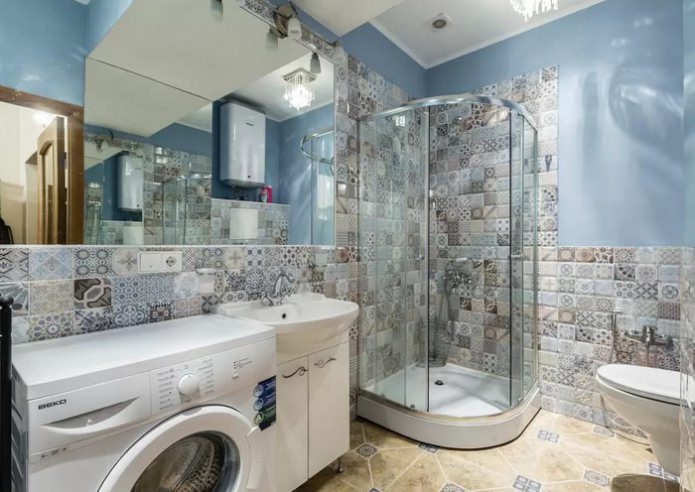 cabina doccia in un bagno combinato