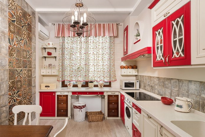 Tende da cucina con motivi floreali