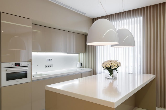 cucina lucida nei toni del beige