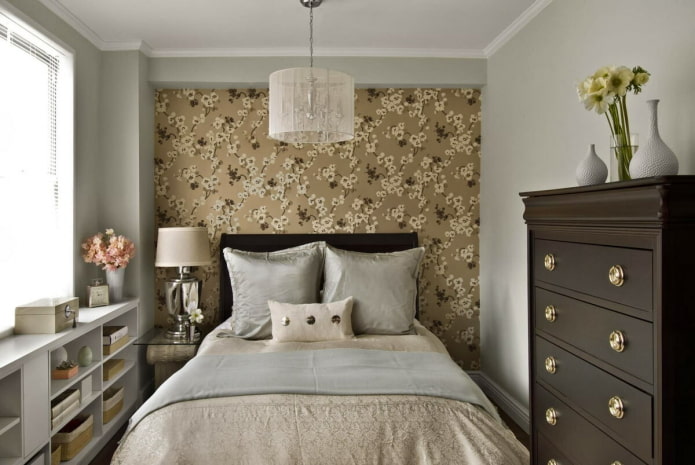 parete decorativa dietro il letto