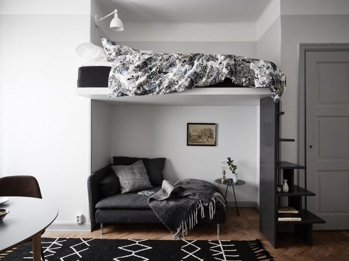 letto a soppalco in soggiorno con sala da pranzo