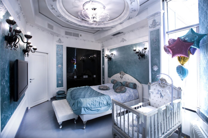 zona genitori in una camera da letto abbinata a una cameretta per bambini