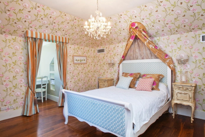 planimetria di una camera da letto mansardata con zona lavoro