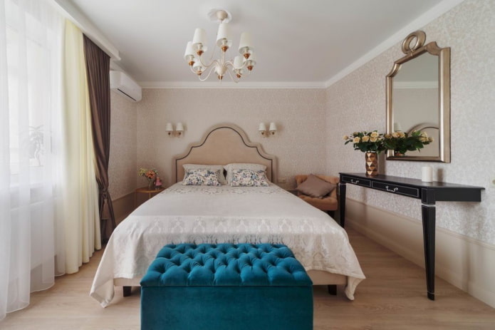mobili all'interno di una camera da letto beige