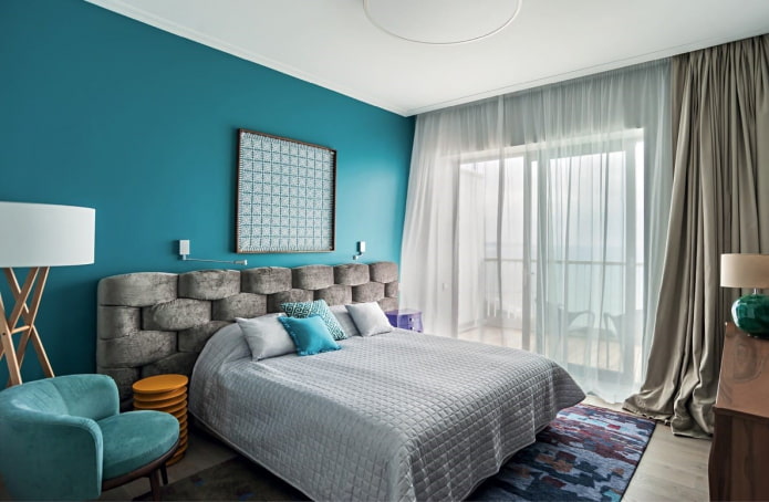 interno della camera da letto grigio e turchese