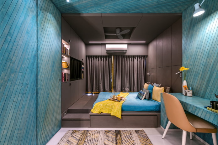 interno della camera da letto marrone e blu