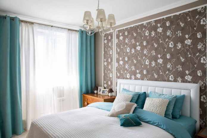 interno della camera da letto marrone e blu