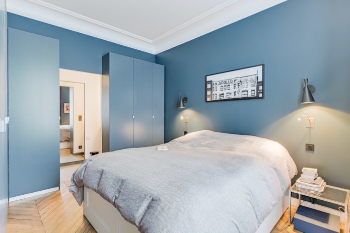 tonalità di blu nell'arredamento della camera da letto