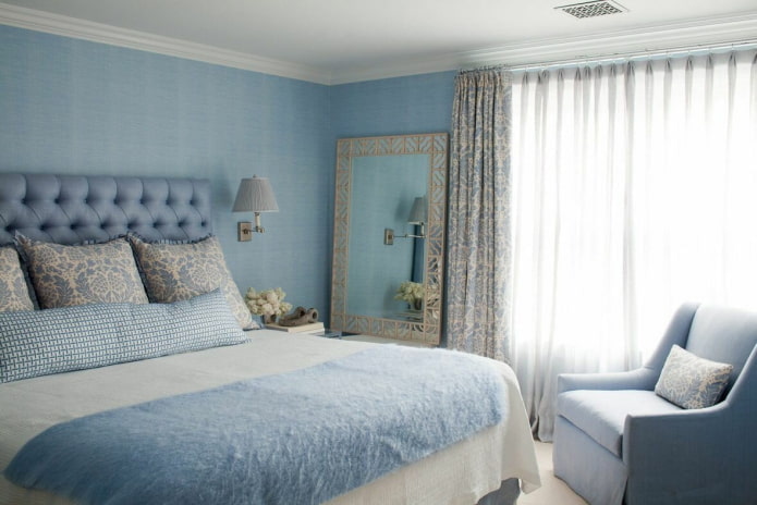 tessuti e decorazioni per l'interno di una camera da letto blu