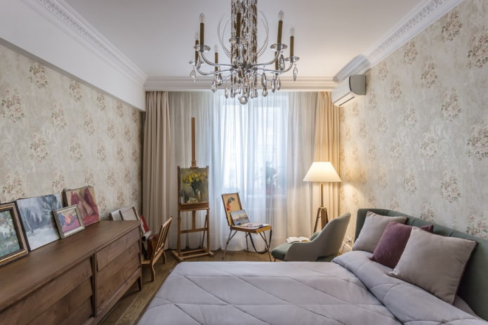 decorazione del soffitto nella camera da letto in una Krusciovka