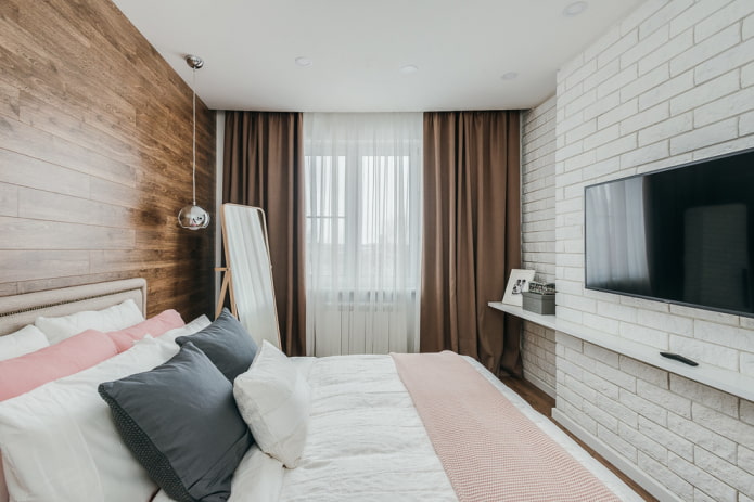 decorazione della parete nella camera da letto in un edificio di Krusciov