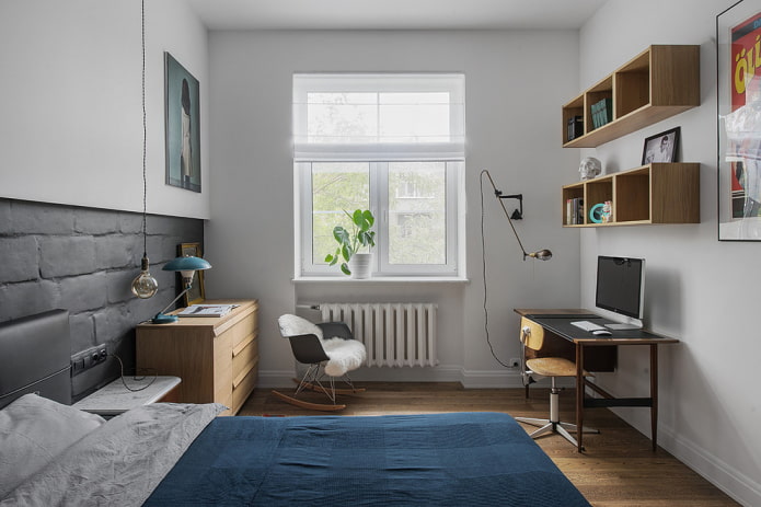 Camera da letto in stile scandinavo in una Khrushchevka
